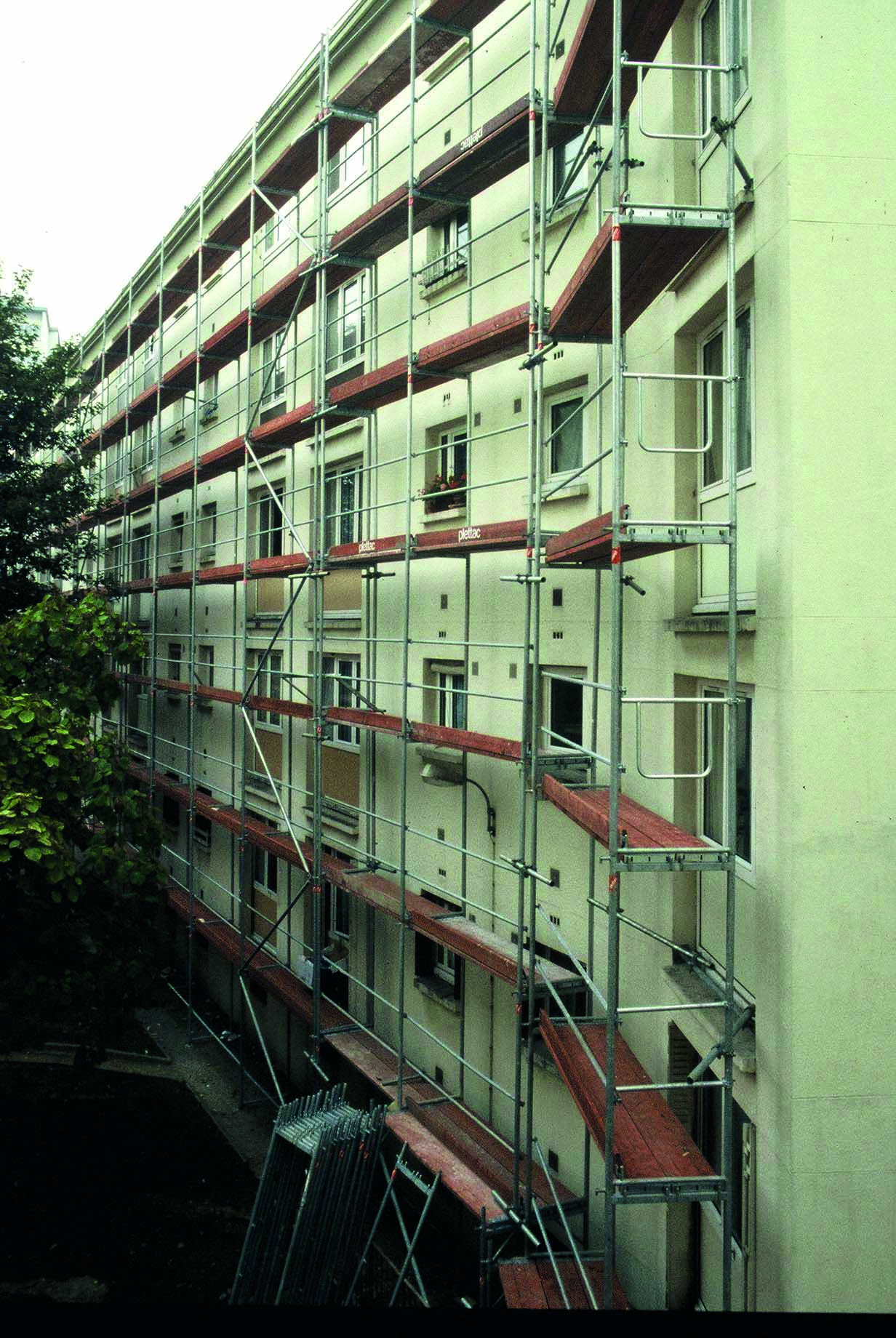 ÉCHAFAUDAGE DE TOITURE - ALTRAD BENELUX ÉCHAFAUDAGES